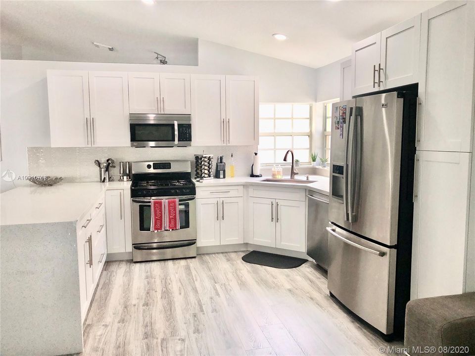 Recently Sold: $430,000 (3 beds, 2 baths, 1716 Square Feet)