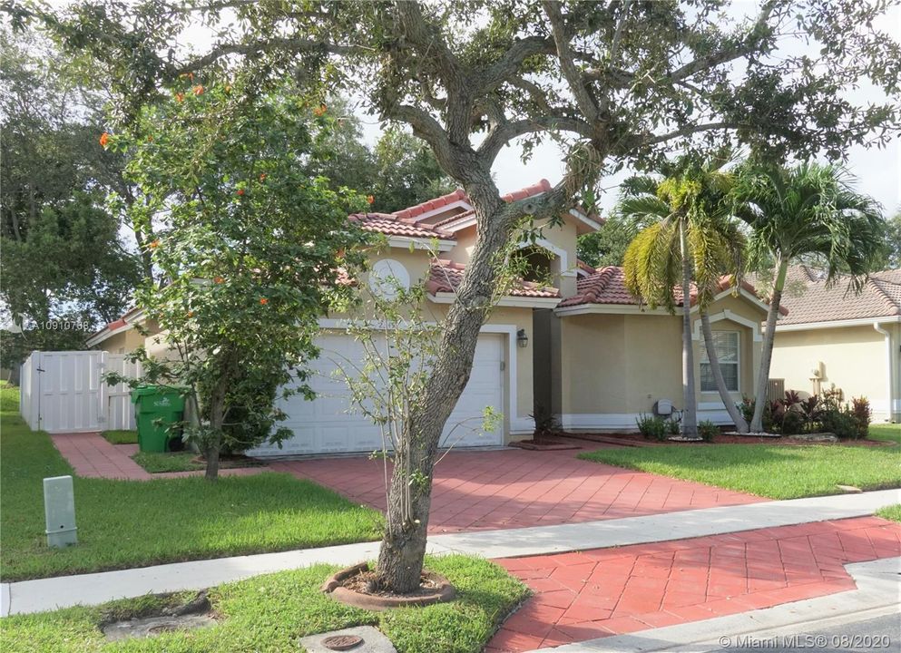 Recently Sold: $430,000 (3 beds, 2 baths, 1716 Square Feet)