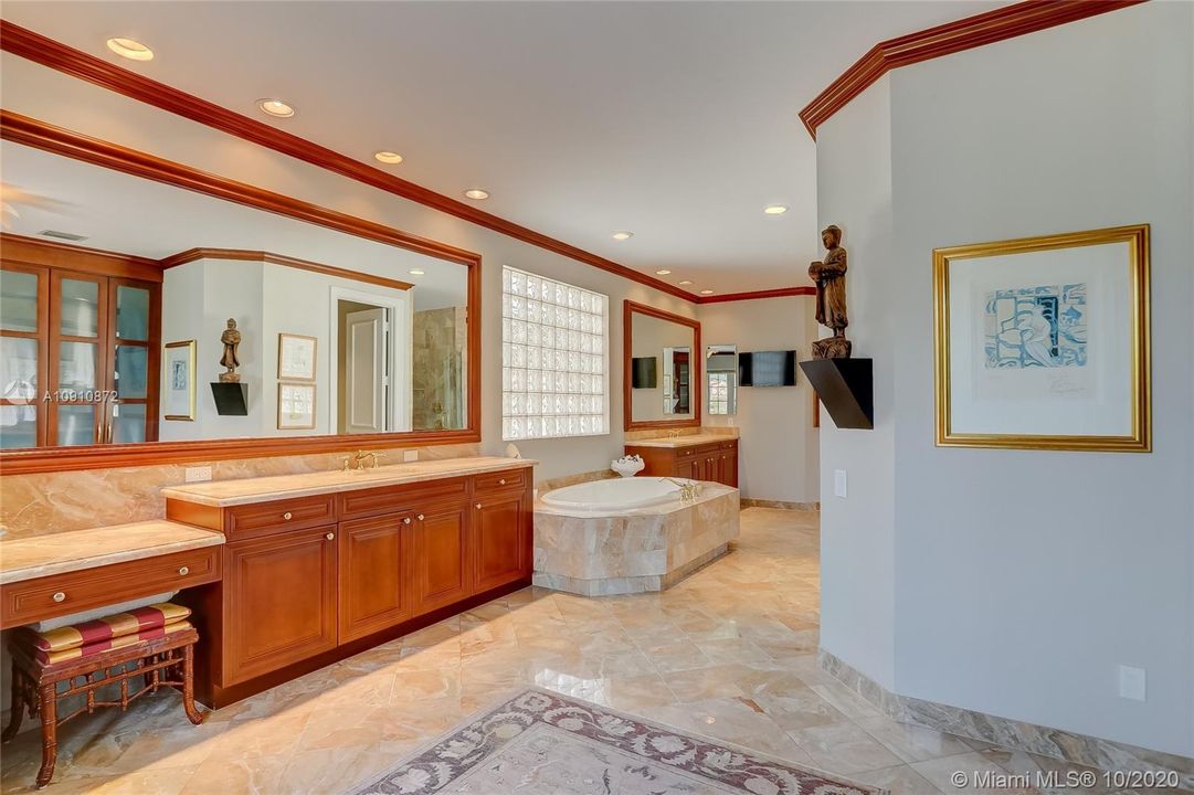 Недавно продано: $1,750,000 (6 спален, 5 ванн, 4769 Квадратных фут)