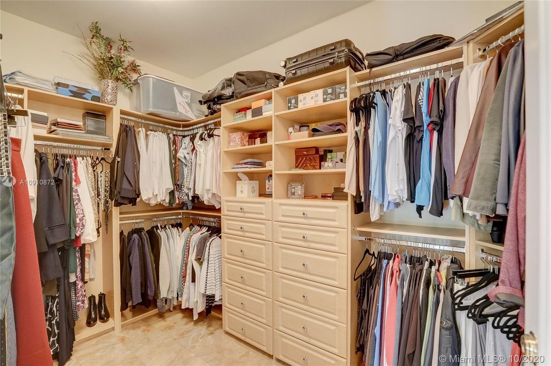 Large master walk in closet w/ built ins