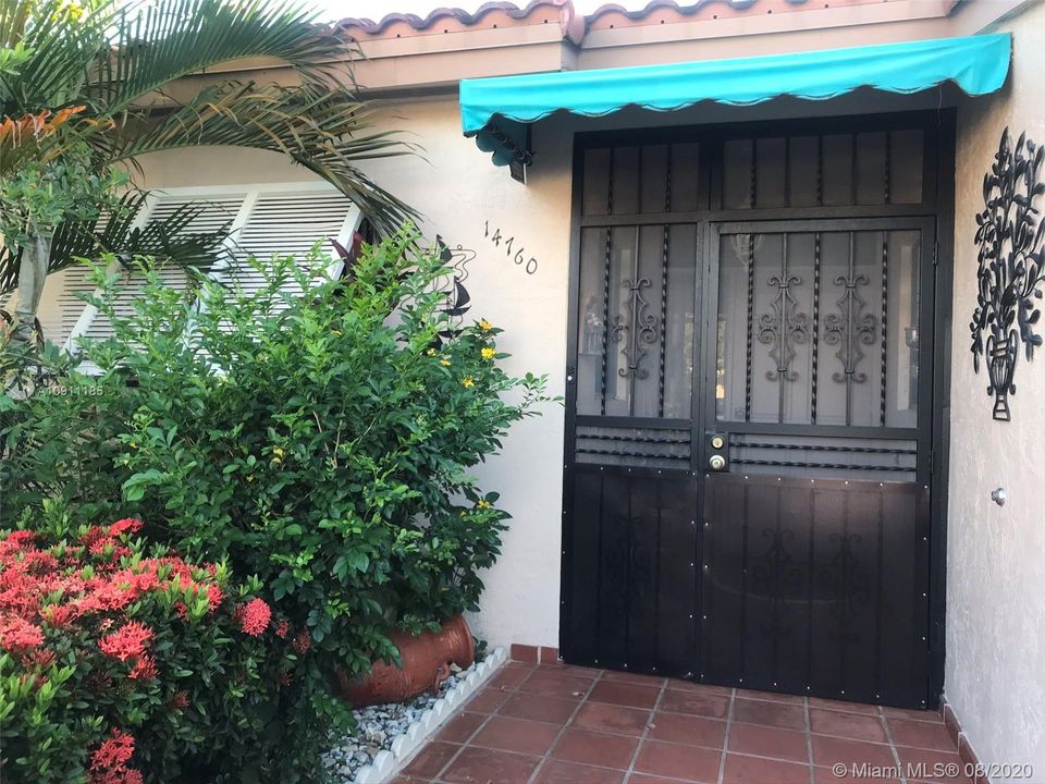 Recently Sold: $349,900 (2 beds, 2 baths, 1271 Square Feet)