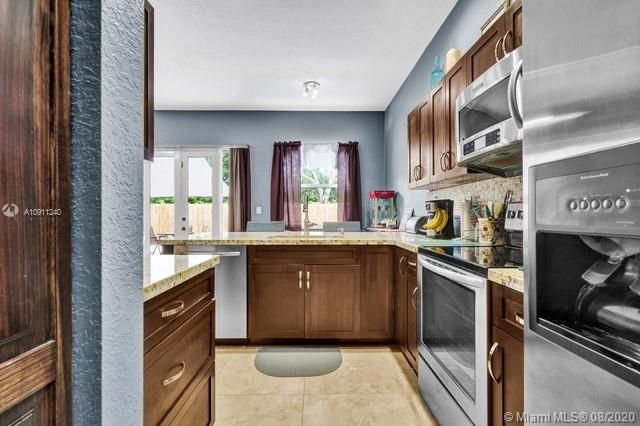Недавно продано: $319,900 (3 спален, 2 ванн, 1833 Квадратных фут)