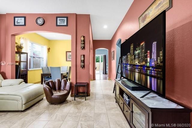Недавно продано: $319,900 (3 спален, 2 ванн, 1833 Квадратных фут)
