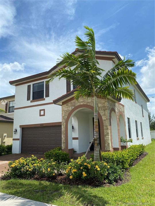 Recently Sold: $460,000 (6 beds, 4 baths, 2909 Square Feet)