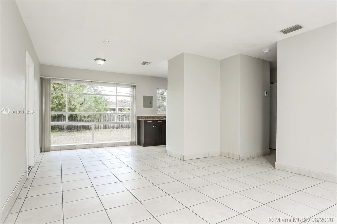 Recently Rented: $2,095 (3 beds, 2 baths, 1092 Square Feet)