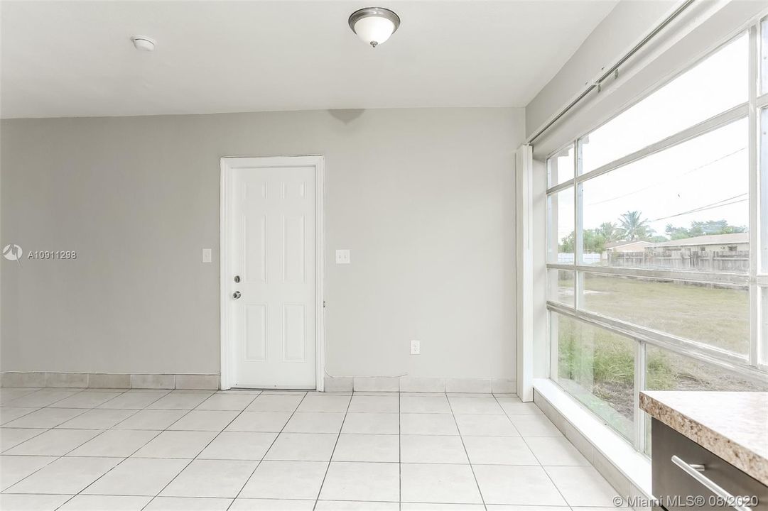Recently Rented: $2,095 (3 beds, 2 baths, 1092 Square Feet)
