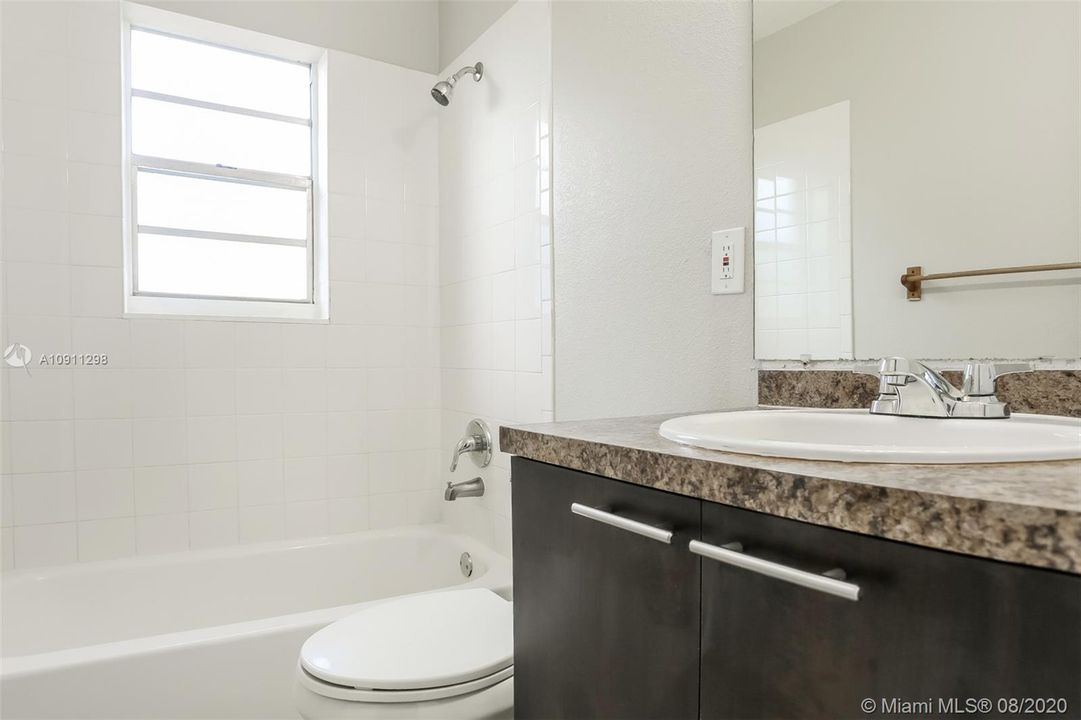 Recently Rented: $2,095 (3 beds, 2 baths, 1092 Square Feet)