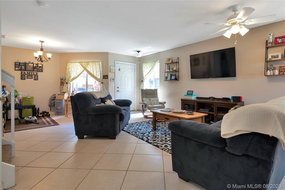 Living Room Photo 3