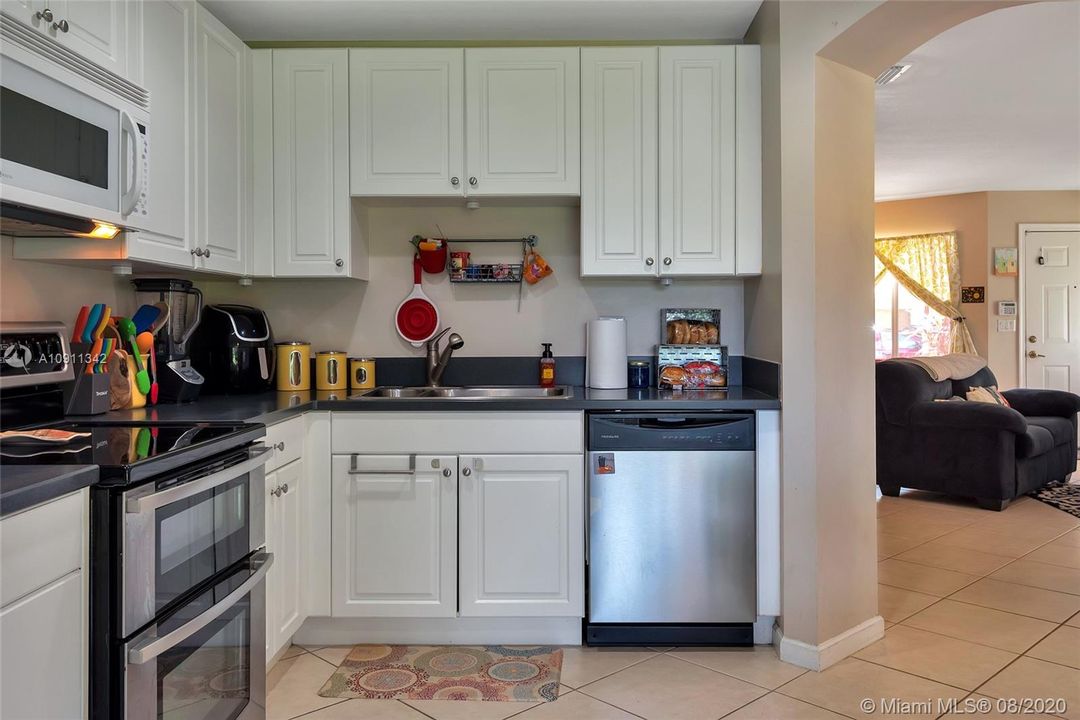 Kitchen Photo 3