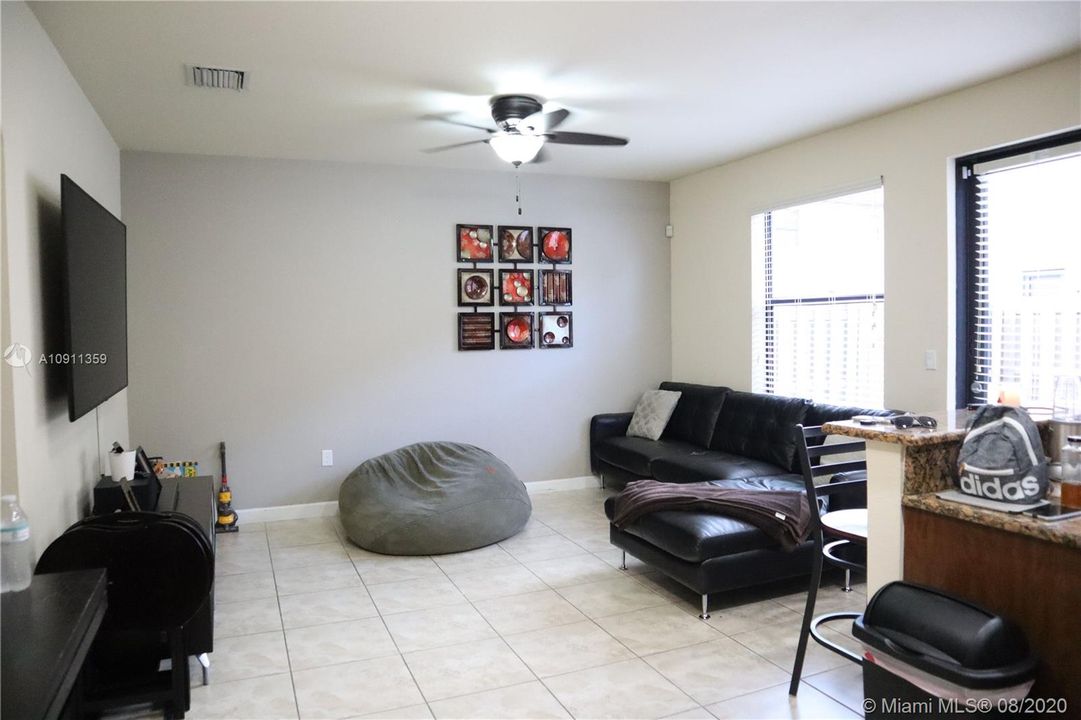 Vendido Recientemente: $260,000 (3 camas, 2 baños, 1535 Pies cuadrados)