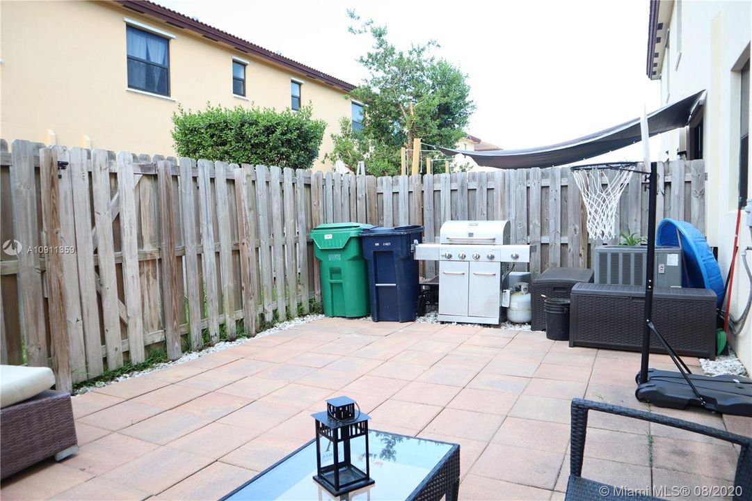 Vendido Recientemente: $260,000 (3 camas, 2 baños, 1535 Pies cuadrados)
