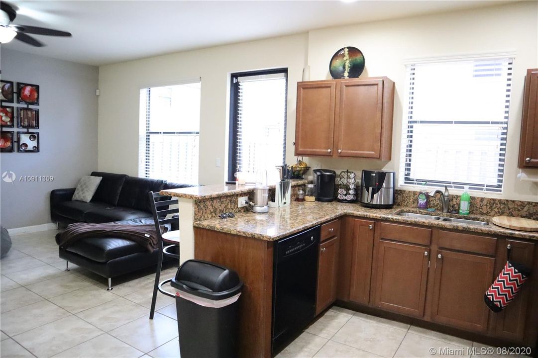 Vendido Recientemente: $260,000 (3 camas, 2 baños, 1535 Pies cuadrados)