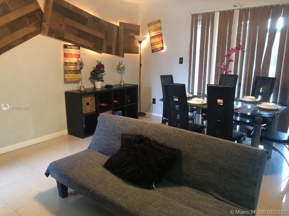 Vendido Recientemente: $75,000 (1 camas, 1 baños, 670 Pies cuadrados)