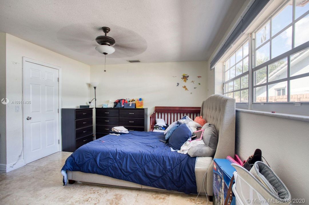 Recently Rented: $3,400 (4 beds, 2 baths, 2356 Square Feet)