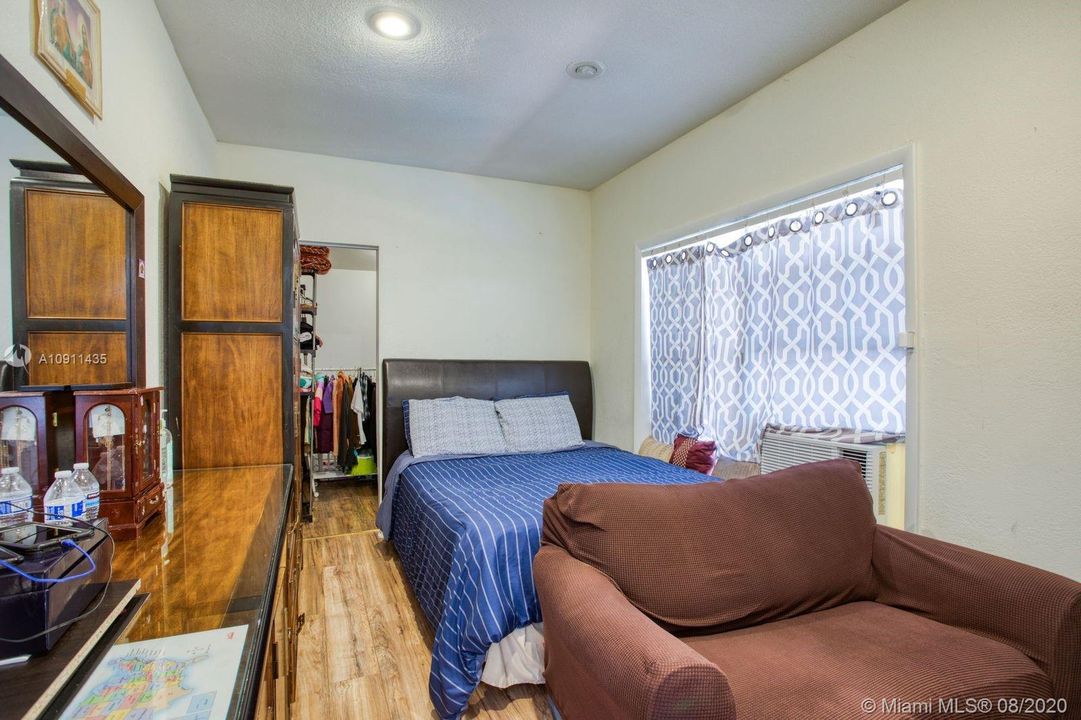Recently Rented: $3,400 (4 beds, 2 baths, 2356 Square Feet)