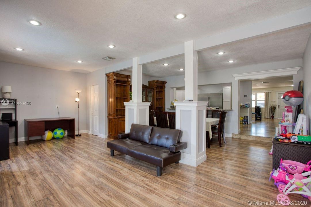 Recently Rented: $3,400 (4 beds, 2 baths, 2356 Square Feet)