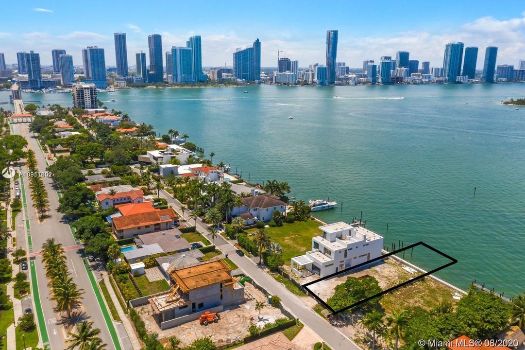 Недавно продано: $3,495,000 (0.17 acres)