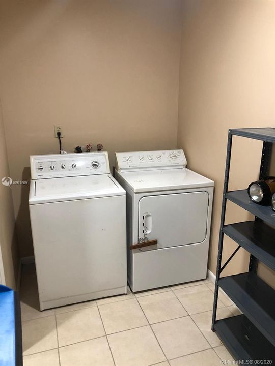 Vendido Recientemente: $215,000 (4 camas, 3 baños, 0 Pies cuadrados)