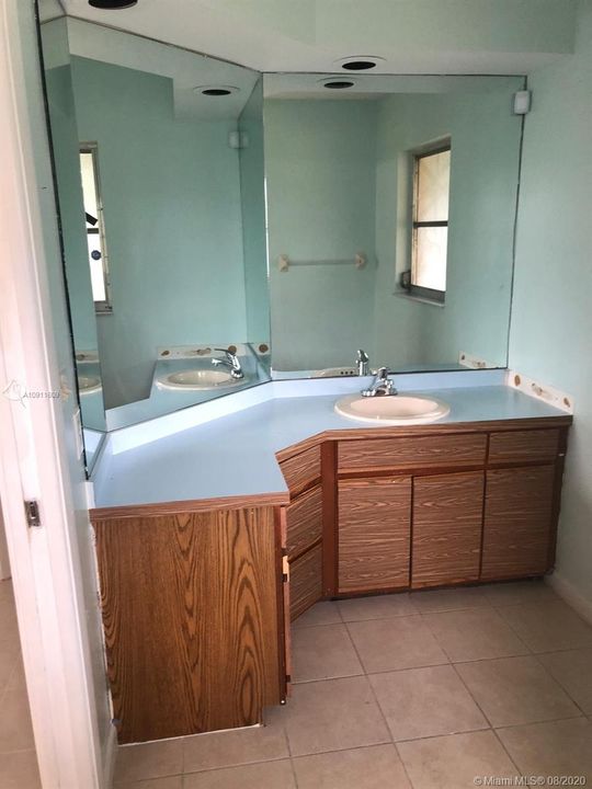 Vendido Recientemente: $215,000 (4 camas, 3 baños, 0 Pies cuadrados)