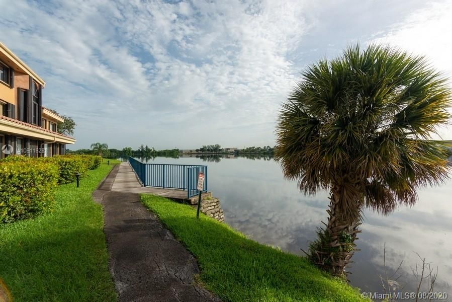 Vendido Recientemente: $280,000 (2 camas, 2 baños, 1240 Pies cuadrados)