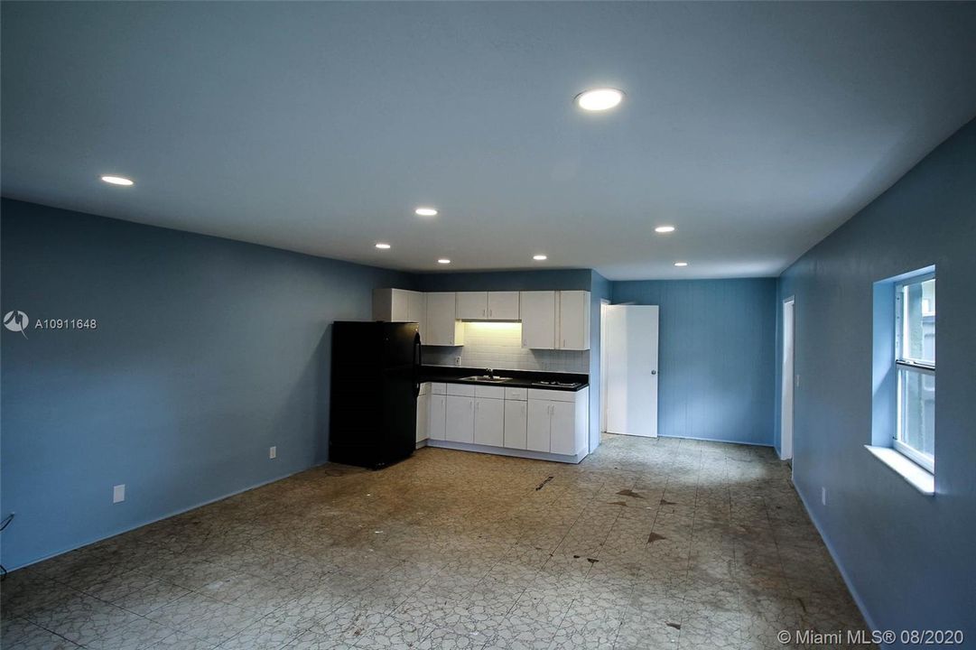 Recently Sold: $275,000 (3 beds, 2 baths, 1516 Square Feet)
