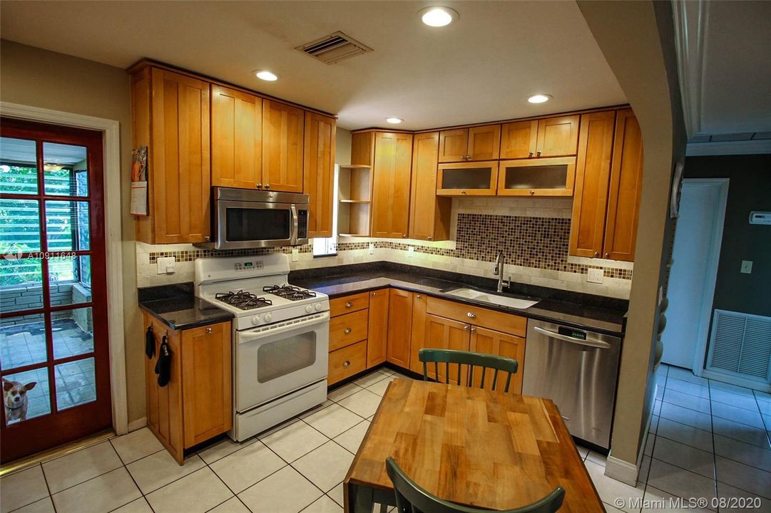 Recently Sold: $275,000 (3 beds, 2 baths, 1516 Square Feet)