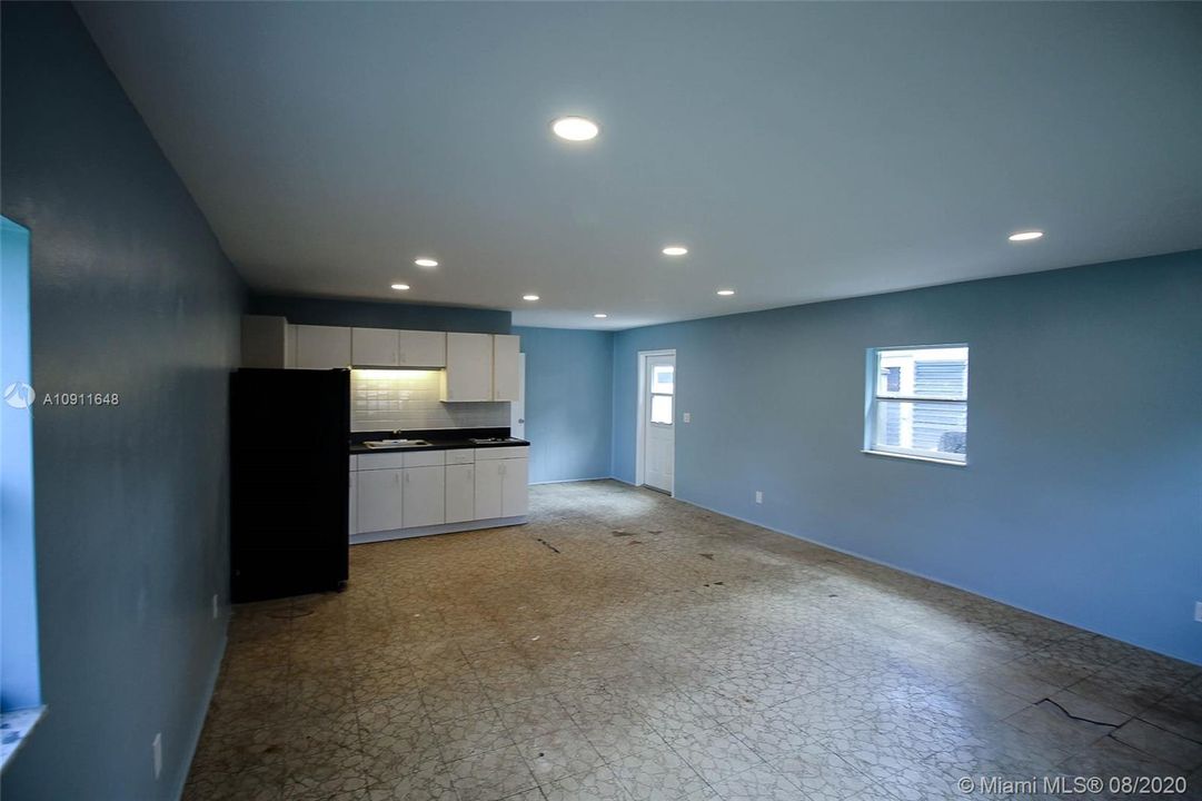 Recently Sold: $275,000 (3 beds, 2 baths, 1516 Square Feet)