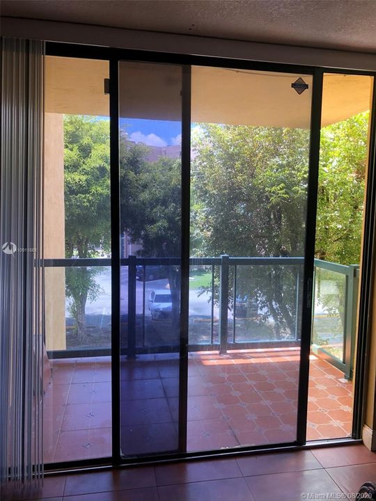 Recently Sold: $155,000 (2 beds, 2 baths, 898 Square Feet)