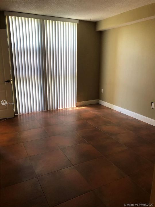 Recently Sold: $155,000 (2 beds, 2 baths, 898 Square Feet)