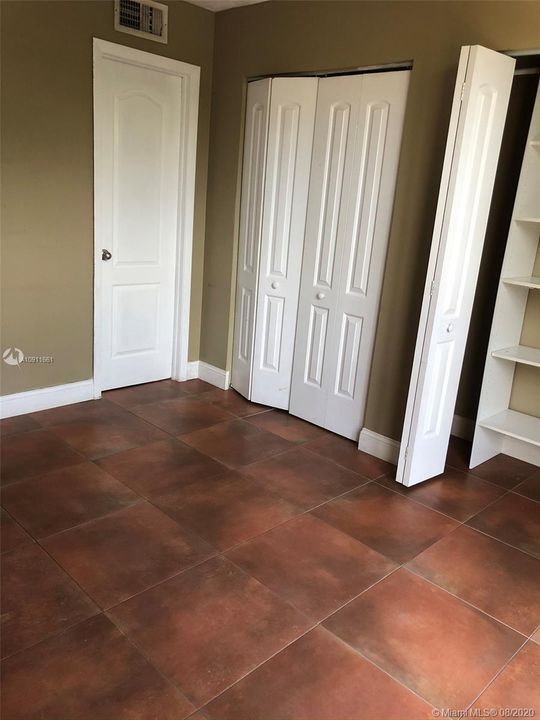 Recently Sold: $155,000 (2 beds, 2 baths, 898 Square Feet)