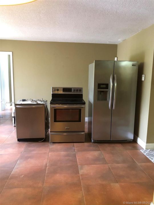 Recently Sold: $155,000 (2 beds, 2 baths, 898 Square Feet)