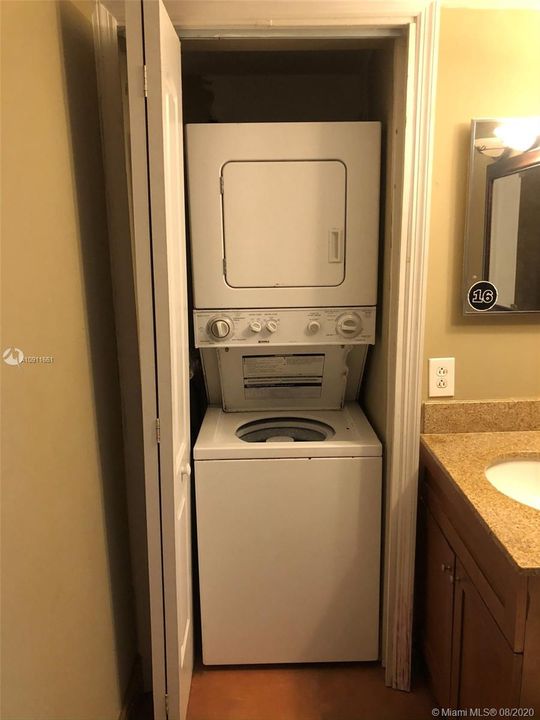 Recently Sold: $155,000 (2 beds, 2 baths, 898 Square Feet)