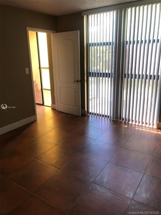 Recently Sold: $155,000 (2 beds, 2 baths, 898 Square Feet)