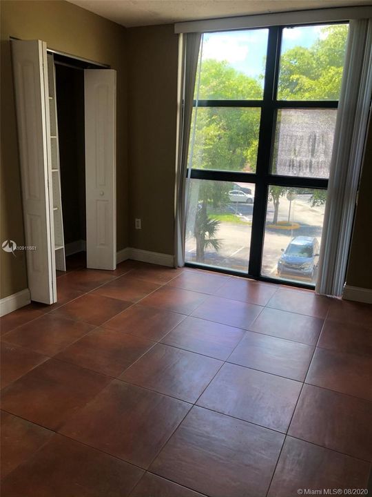 Recently Sold: $155,000 (2 beds, 2 baths, 898 Square Feet)