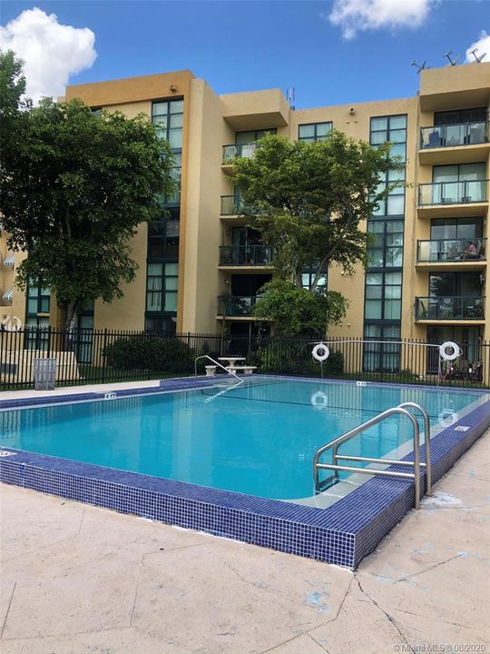 Recently Sold: $155,000 (2 beds, 2 baths, 898 Square Feet)