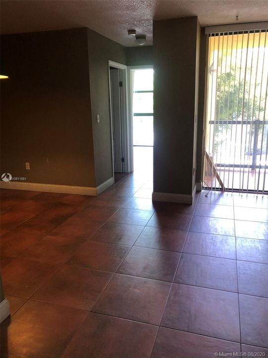 Recently Sold: $155,000 (2 beds, 2 baths, 898 Square Feet)