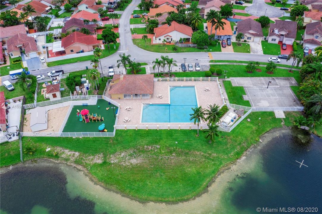 Recently Sold: $385,000 (3 beds, 2 baths, 1692 Square Feet)