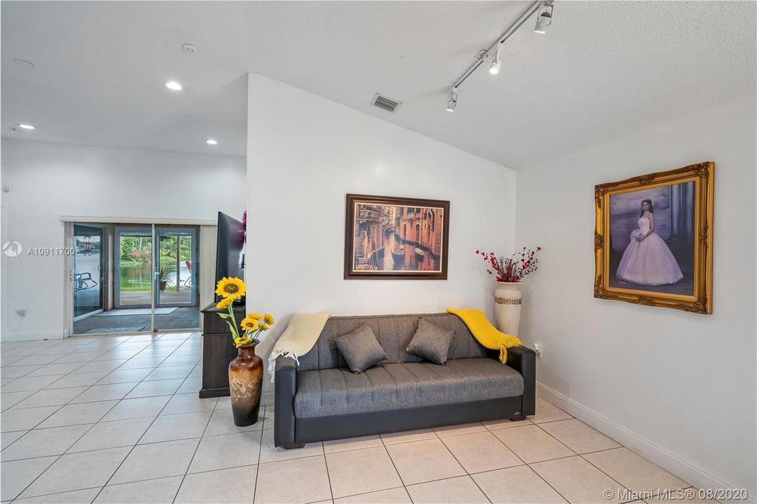 Recently Sold: $385,000 (3 beds, 2 baths, 1692 Square Feet)
