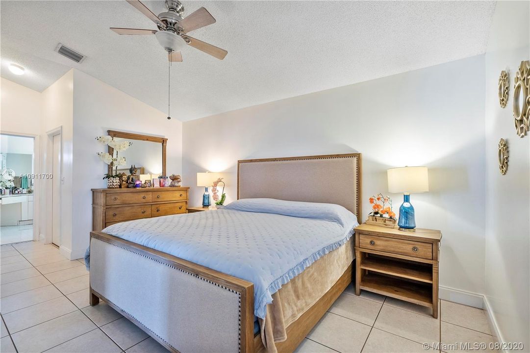 Recently Sold: $385,000 (3 beds, 2 baths, 1692 Square Feet)