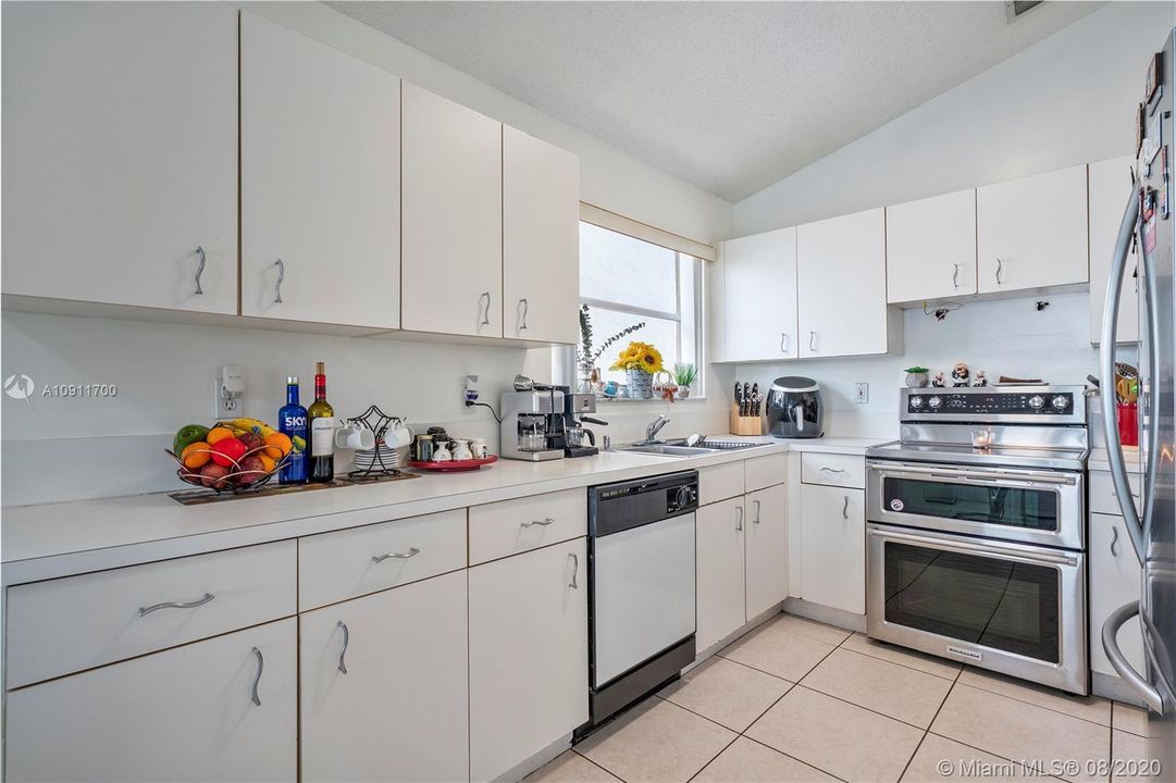 Recently Sold: $385,000 (3 beds, 2 baths, 1692 Square Feet)