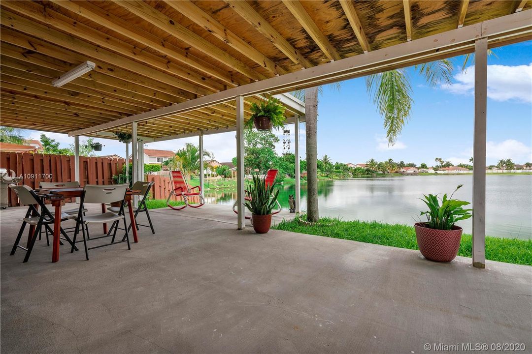 Recently Sold: $385,000 (3 beds, 2 baths, 1692 Square Feet)