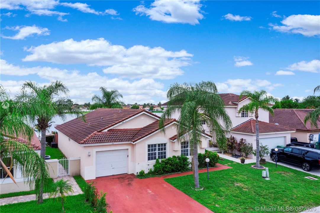 Recently Sold: $385,000 (3 beds, 2 baths, 1692 Square Feet)