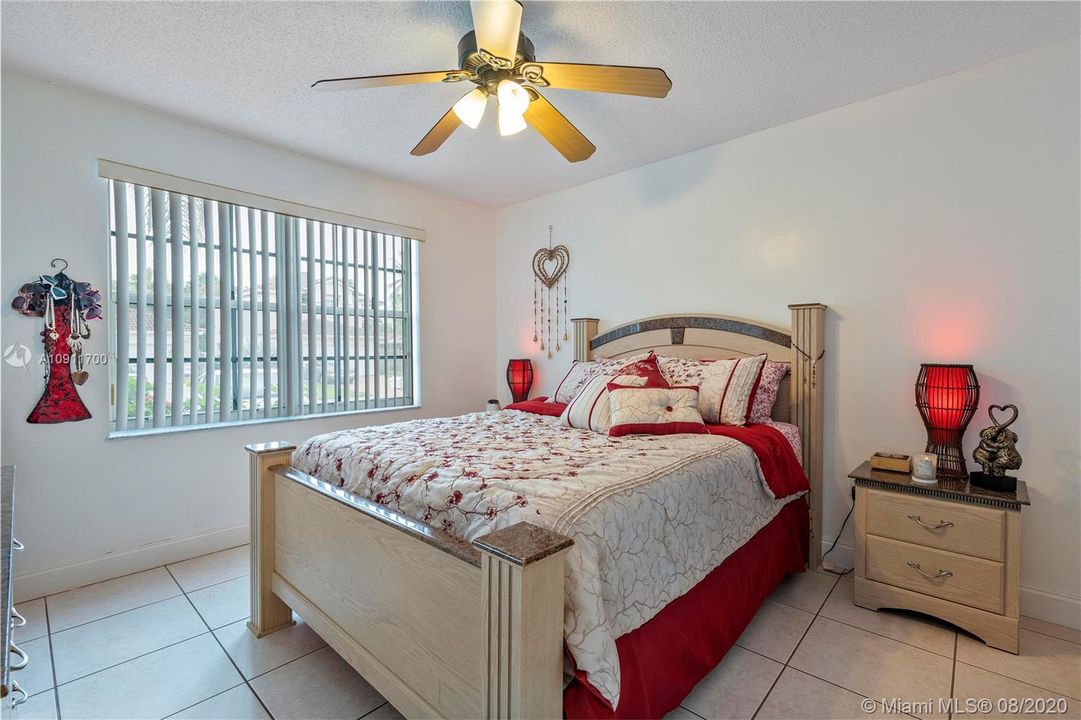 Recently Sold: $385,000 (3 beds, 2 baths, 1692 Square Feet)
