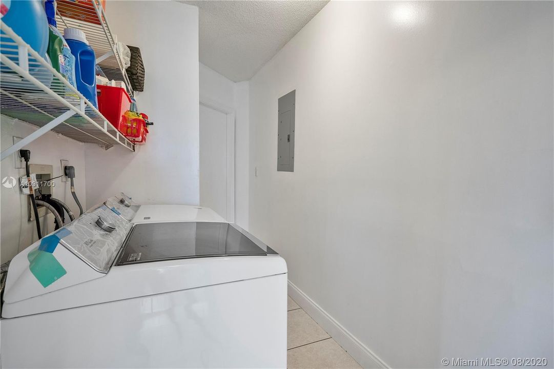 Recently Sold: $385,000 (3 beds, 2 baths, 1692 Square Feet)