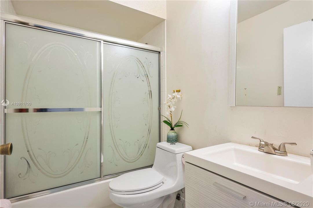 Recently Sold: $385,000 (3 beds, 2 baths, 1692 Square Feet)