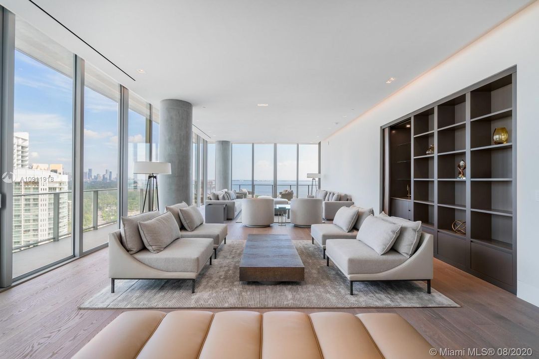 Recently Sold: $8,900,000 (5 beds, 5 baths, 5884 Square Feet)