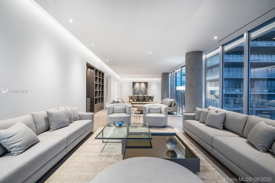 Recently Sold: $8,900,000 (5 beds, 5 baths, 5884 Square Feet)