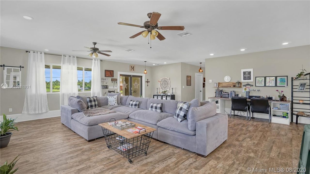 Vendido Recientemente: $699,998 (4 camas, 3 baños, 0 Pies cuadrados)