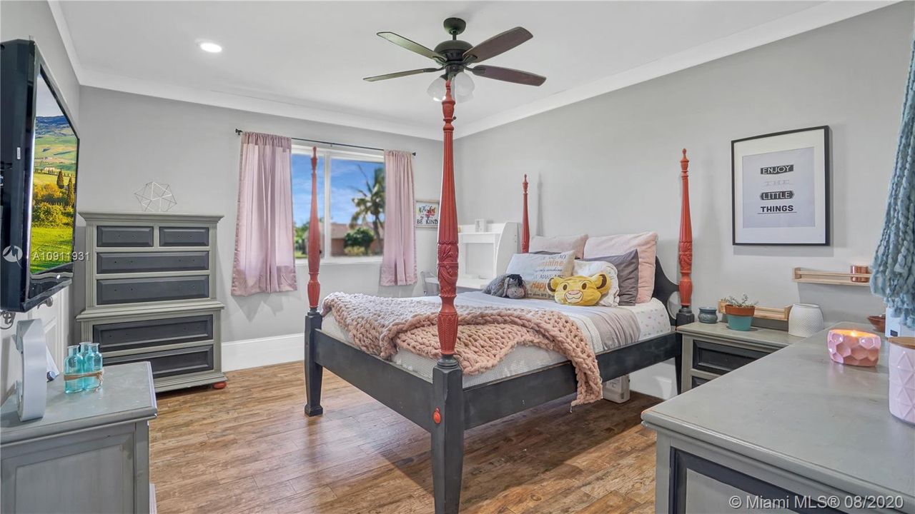 Vendido Recientemente: $699,998 (4 camas, 3 baños, 0 Pies cuadrados)