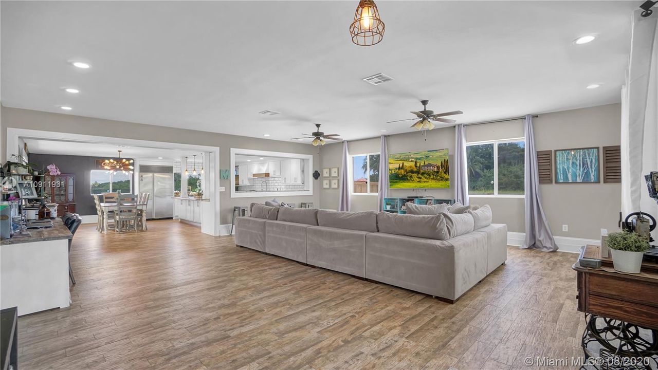 Vendido Recientemente: $699,998 (4 camas, 3 baños, 0 Pies cuadrados)